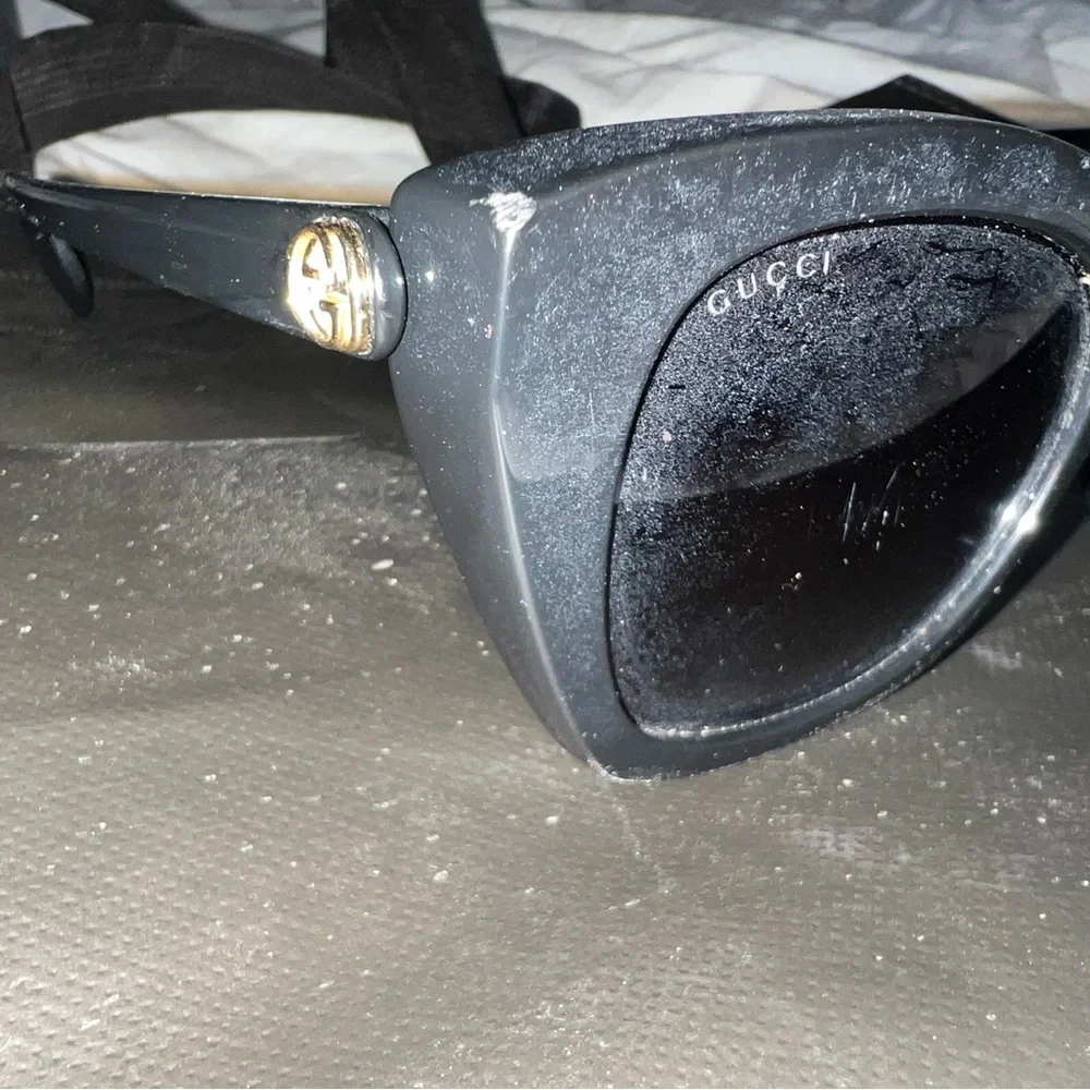 Gucci Black and Gold Eyewear - Picture 6 of 6